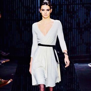 NWT: DVF Seduction LS Wrap Dress - Size (0)